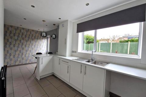 3 bedroom detached house to rent, Hednesford Road, Rugeley, WS15 1JU