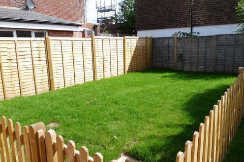 2 bedroom flat to rent, Edenbridge, Kent, TN8