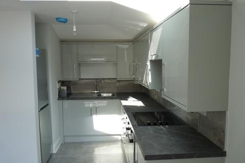 2 bedroom flat to rent, Edenbridge, Kent, TN8