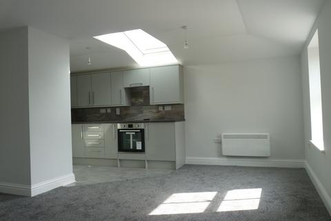 2 bedroom flat to rent, Edenbridge, Kent, TN8