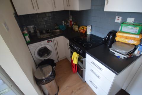 1 bedroom property to rent - 245 High Road, E11