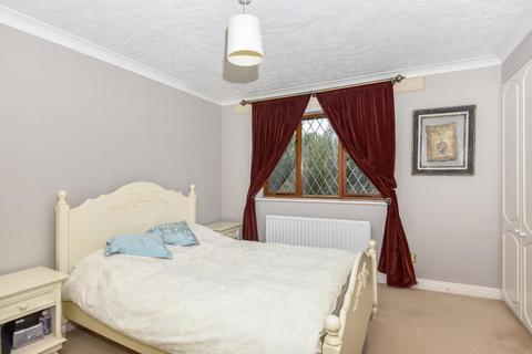 5 bedroom detached house to rent, Connaught Drive,  Weybridge,  KT13