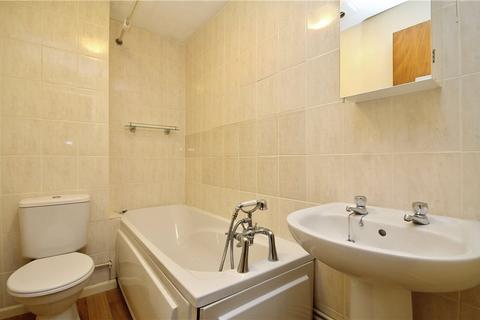 Studio to rent, The Oaks, Moormede Crescent, Staines-upon-Thames, Surrey, TW18