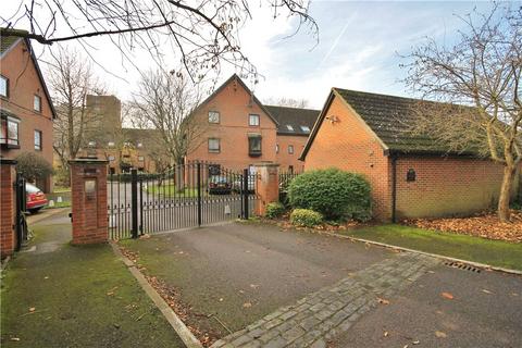 Studio to rent, The Oaks, Moormede Crescent, Staines-upon-Thames, Surrey, TW18