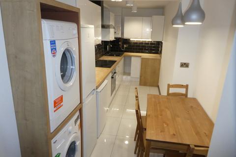 5 bedroom terraced house to rent, Parkfield Avenue, Rusholme, Manchester