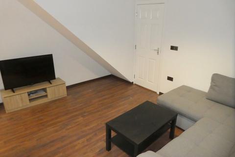 5 bedroom terraced house to rent, Parkfield Avenue, Rusholme, Manchester