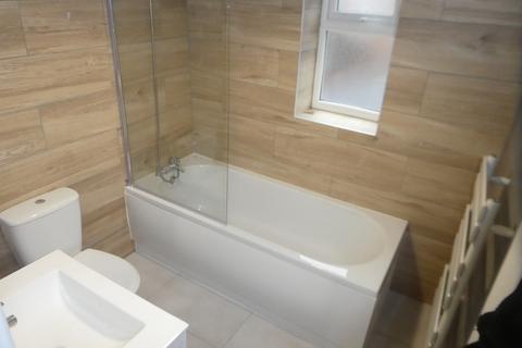 5 bedroom terraced house to rent, Parkfield Avenue, Rusholme, Manchester