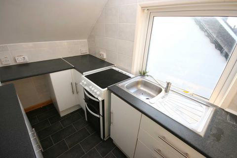 2 bedroom flat to rent, East Street, Selsey