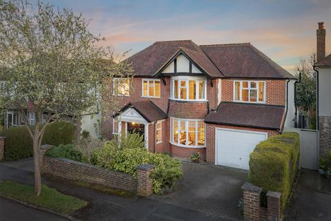 21 Warwick Road, Coulsdon, CR5 2EF