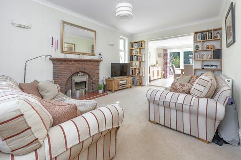 21 Warwick Road, Coulsdon, CR5 2EF
