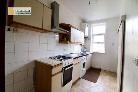 2 bedroom terraced house to rent, Yews Hill Road, Huddersfield