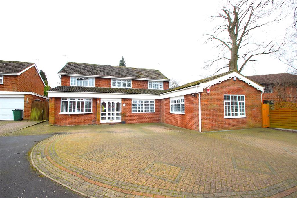 Ellis Drive, Kirby Muxloe 4 bed detached house £465,000
