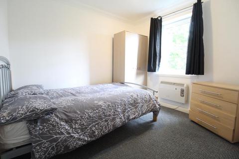 2 bedroom flat to rent, Nelson Court, First Floor, AB24