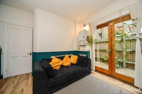 3 bedroom flat to rent, Councillor Street, Camberwell, London