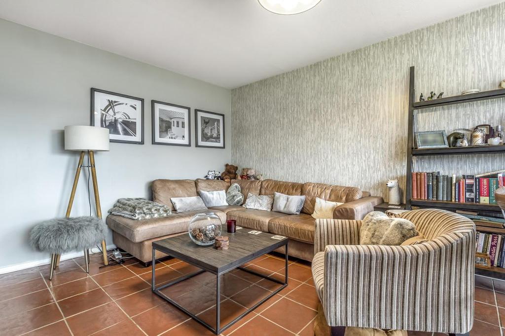 Carlton Drive, Putney 3 bed flat £695,000