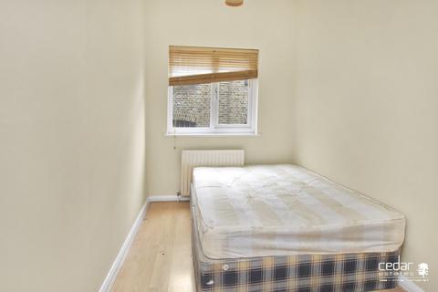 2 bedroom flat to rent, Finchley Road, Hampstead NW3