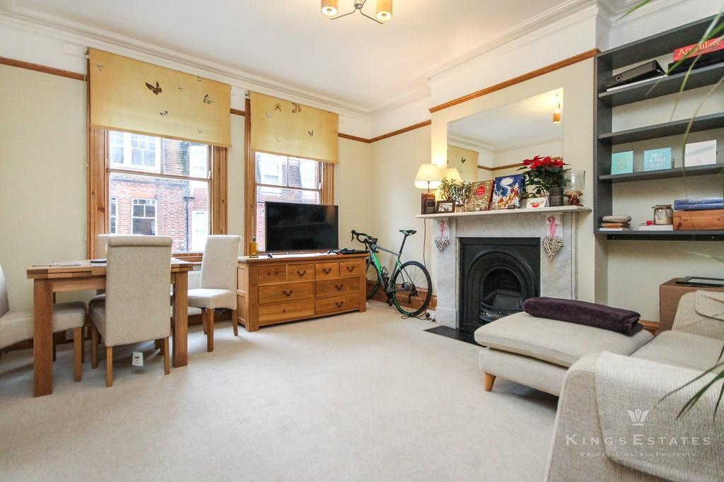 Grove Avenue, Tunbridge Wells 1 bed flat £900 pcm (£208 pw)