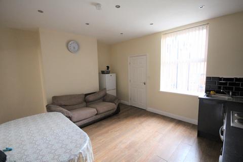 1 bedroom flat to rent, Sholebroke Place, Leeds, West Yorkshire