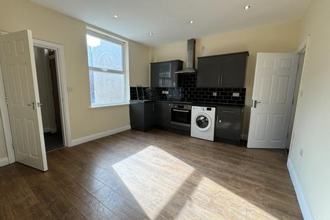 1 bedroom flat to rent, Sholebroke Place, Leeds, West Yorkshire