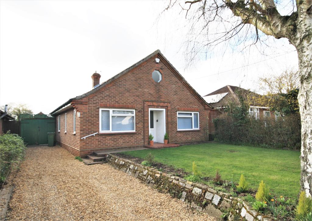 Grove Avenue, New Costessey, Norwich 3 bed bungalow £895 pcm (£207 pw)
