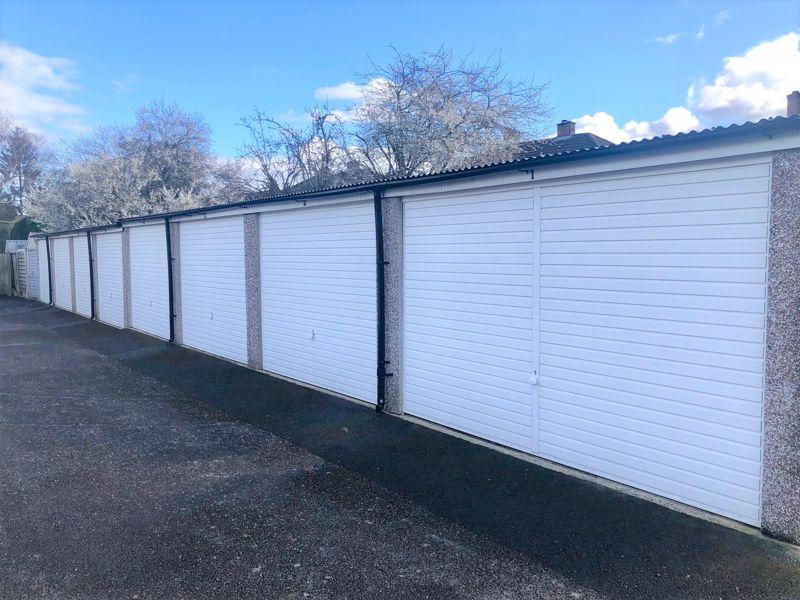 access off both Garford Close and Welford Gardens, Abingdon Garage £