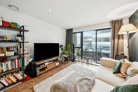 2 bedroom flat to rent, Knightley Walk, London