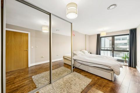 2 bedroom flat to rent, Knightley Walk, London