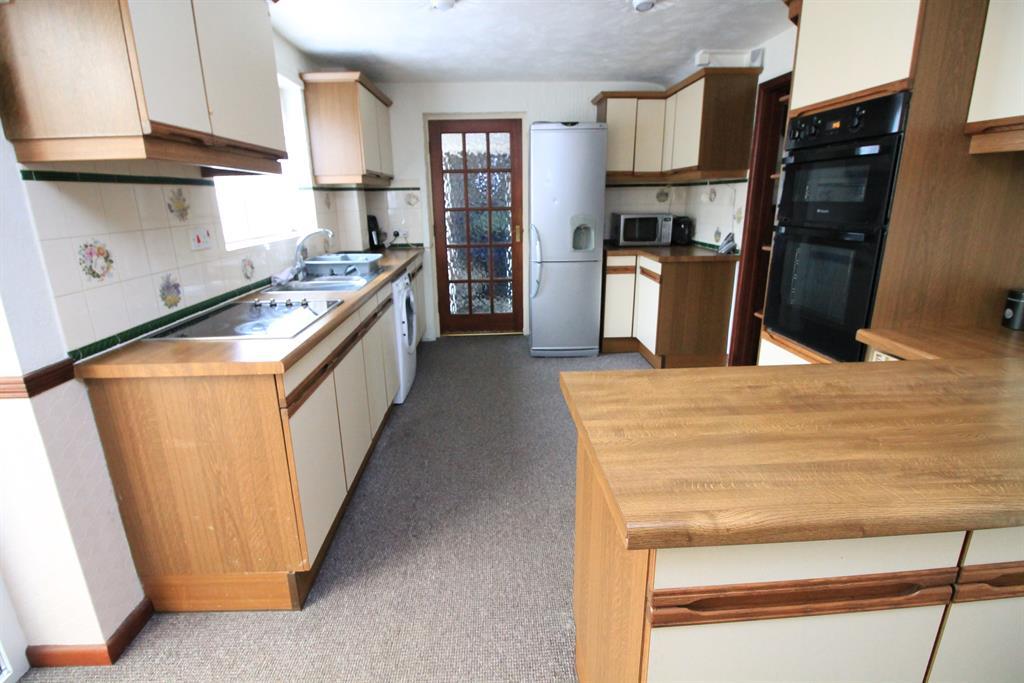 Elm Close, Yatton, Bristol, BS49 4EL 3 bed semidetached house £285,000