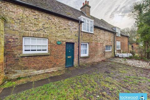 undefined, Squires Bridge Road, Shepperton