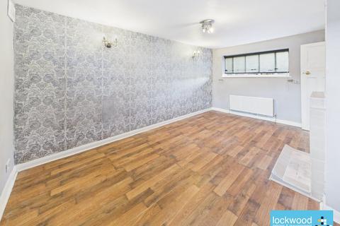 undefined, Squires Bridge Road, Shepperton