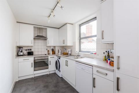 3 bedroom apartment to rent, Narrow Street, E14