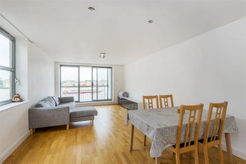 3 bedroom apartment to rent, Narrow Street, E14