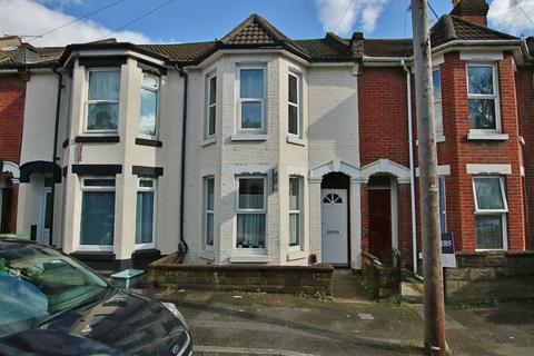 8 Thackeray Road, Southampton, SO17 2GT