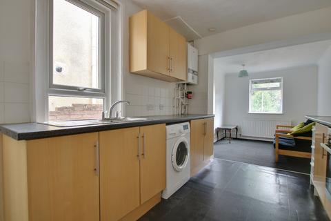 8 Thackeray Road, Southampton, SO17 2GT