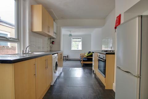 8 Thackeray Road, Southampton, SO17 2GT
