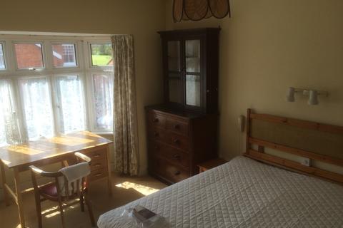 6 bedroom detached house to rent - Runnemede Road, Egham, Surrey, TW20