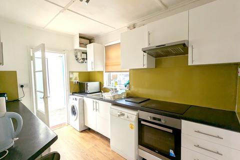 4 bedroom semi-detached house to rent, Truro
