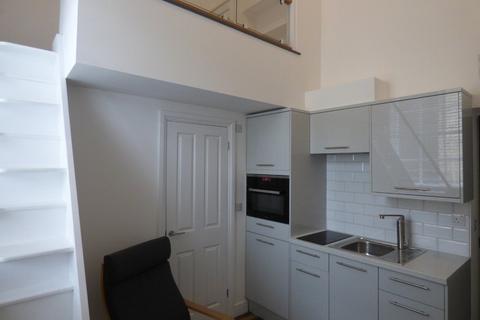 Studio to rent, Victoria Road, Swindon SN1