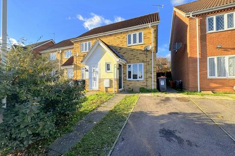 2 bedroom end of terrace house to rent, Wiseman Close, Luton, LU2 7GE