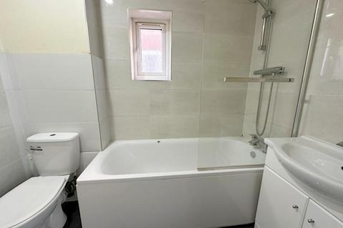 2 bedroom end of terrace house to rent, Wiseman Close, Luton, LU2 7GE