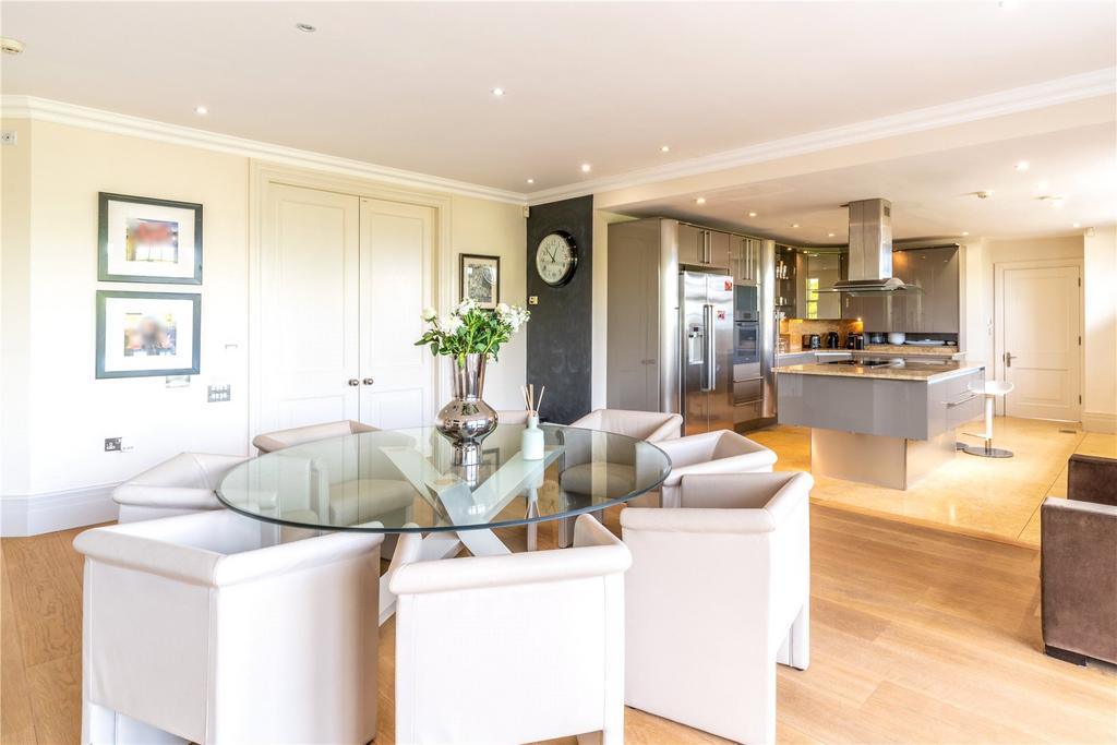 Kitchen/ Dining Room