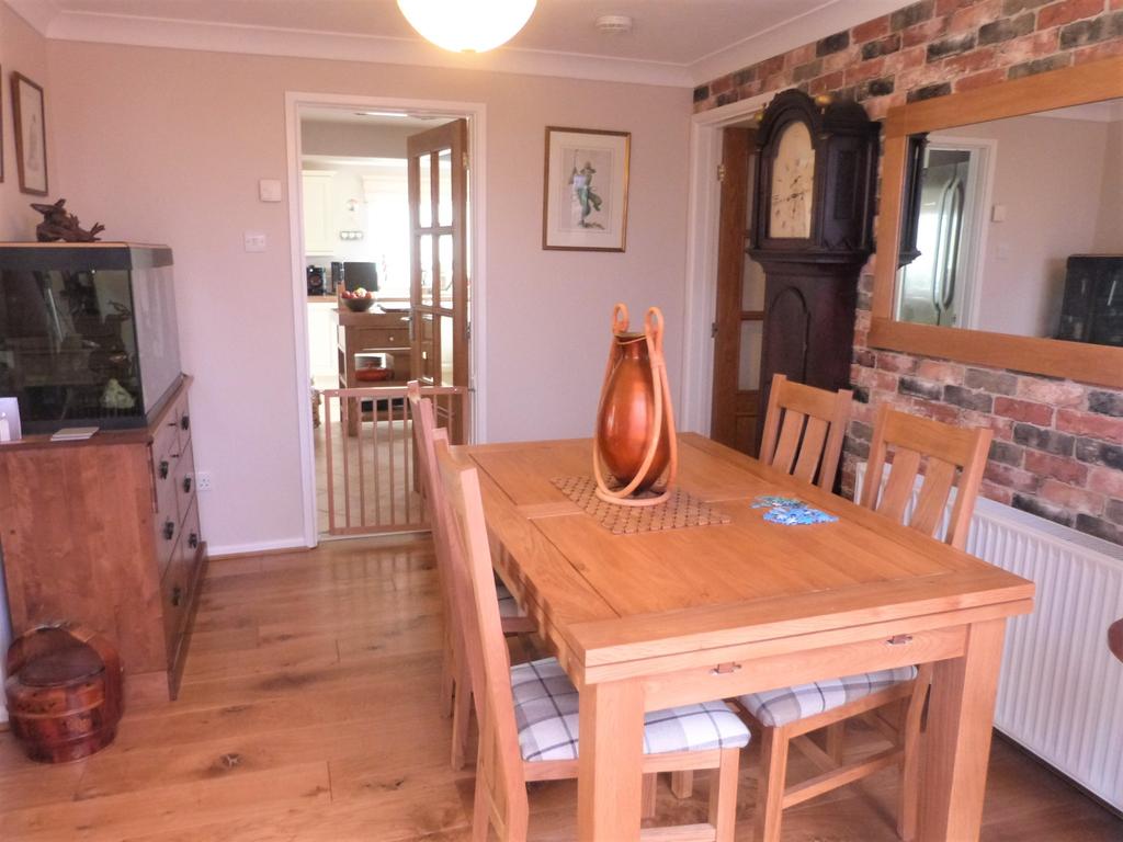 Sunnymead Drive, Selsey 4 bed detached bungalow £495,000
