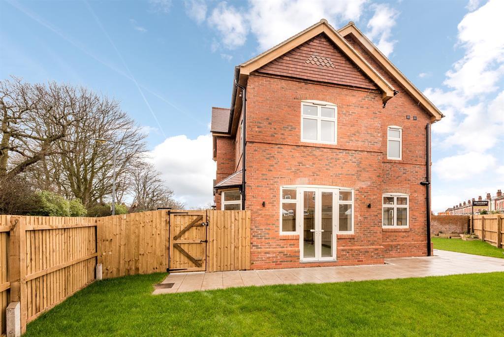 Springfield Road, Kings Heath, Birmingham, B14 7DX 5 bed detached house