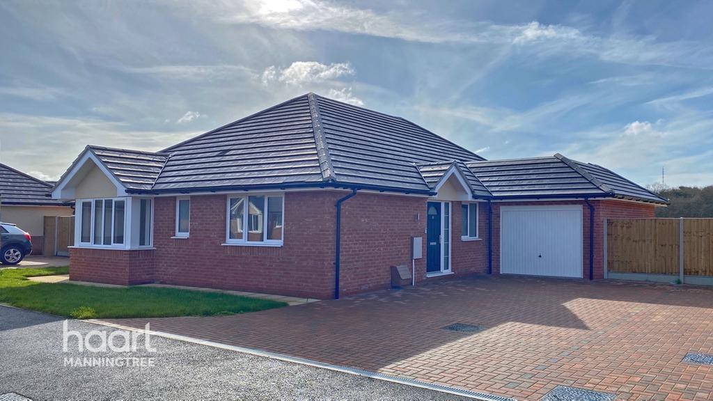 Harwich Road, Mistley 3 bed detached bungalow £375,000