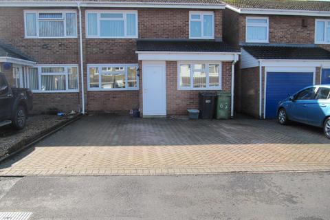 3 bedroom semi-detached house to rent, Kempshott, Basingstoke