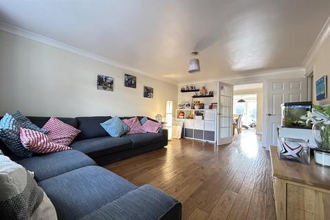 3 bedroom semi-detached house to rent, Kempshott, Basingstoke