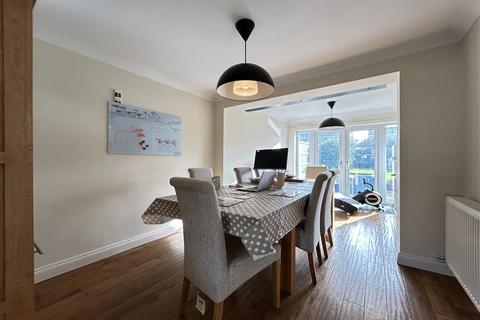 3 bedroom semi-detached house to rent, Kempshott, Basingstoke