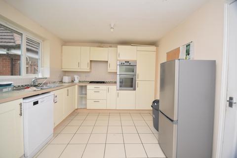 6 bedroom detached house to rent, Walker Grove, Hatfield AL10