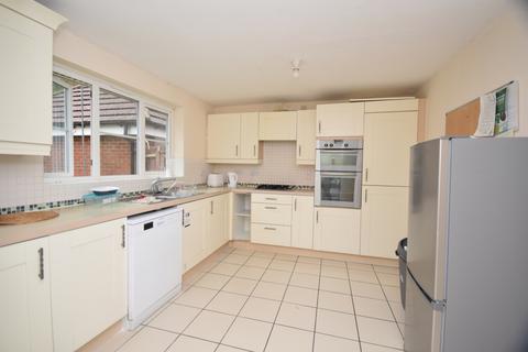 6 bedroom detached house to rent, Walker Grove, Hatfield AL10