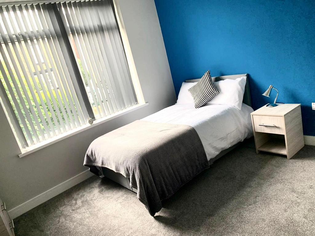 6 bed shared house   park grove, barnsley s70
